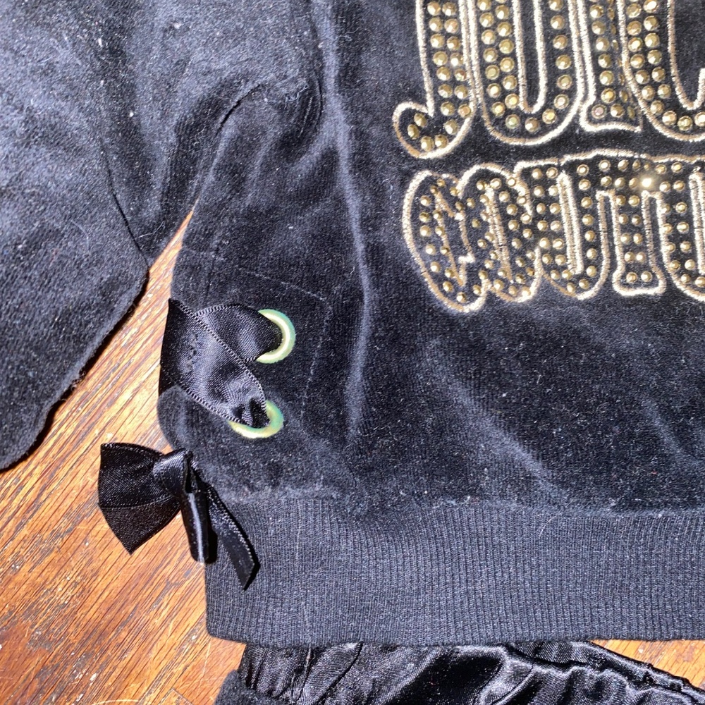 Juicy Couture Velvet Two Piece Sweatsuit - 3-6M - Picture 3 of 4